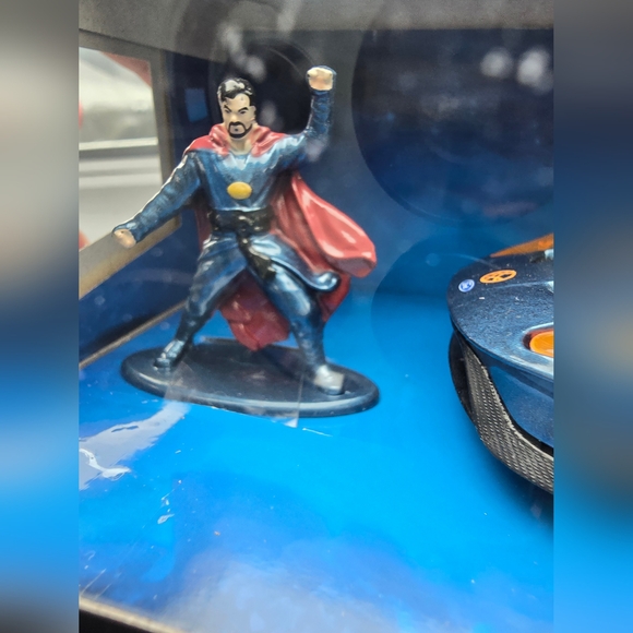 Marvel Avengers Doctor Strange 2017 Ford GT - Picture 4 of 7
